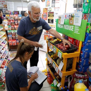SDSU students bring produce to 'food desert'